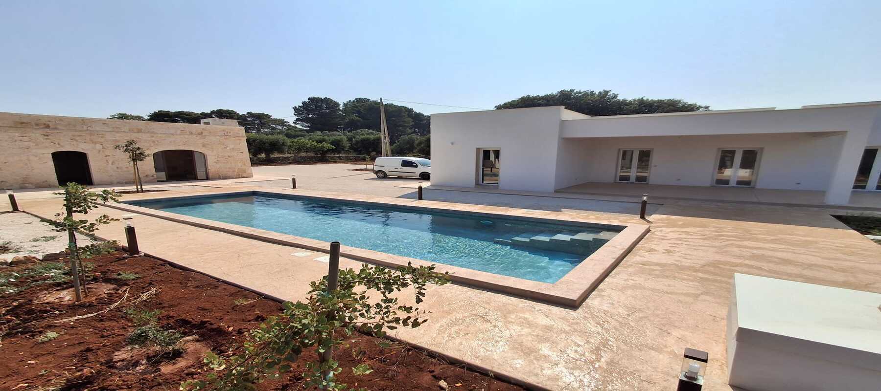 Vendesi Villa con Piscina