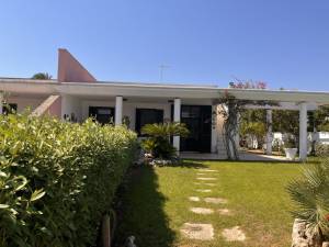 ingresso privato con giardino