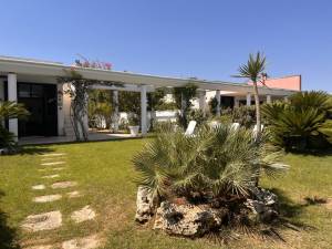 ingresso privato con giardino